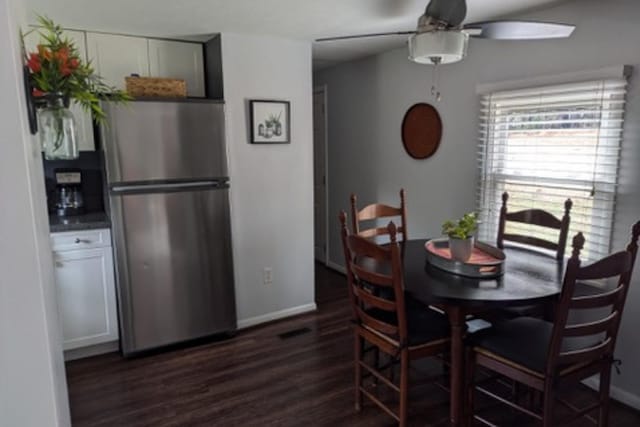 dining area with dark wood-type flooring, ceiling fan, and baseboards