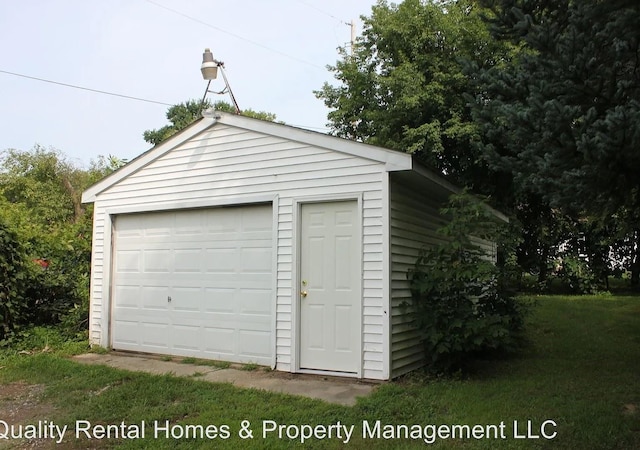 view of detached garage