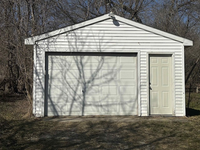 view of detached garage