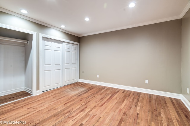 unfurnished bedroom with ornamental molding, light wood-type flooring, recessed lighting, and baseboards