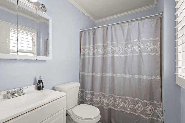 full bath with toilet, ornamental molding, a shower with shower curtain, and vanity