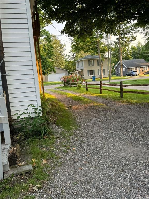 view of yard with a residential view