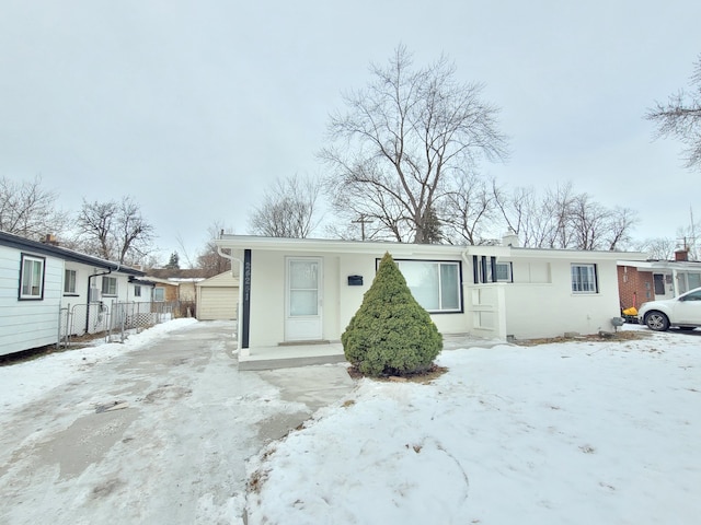 view of front facade featuring a detached garage and stucco siding