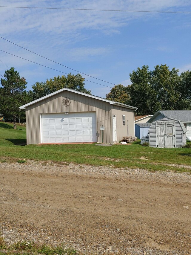 view of detached garage