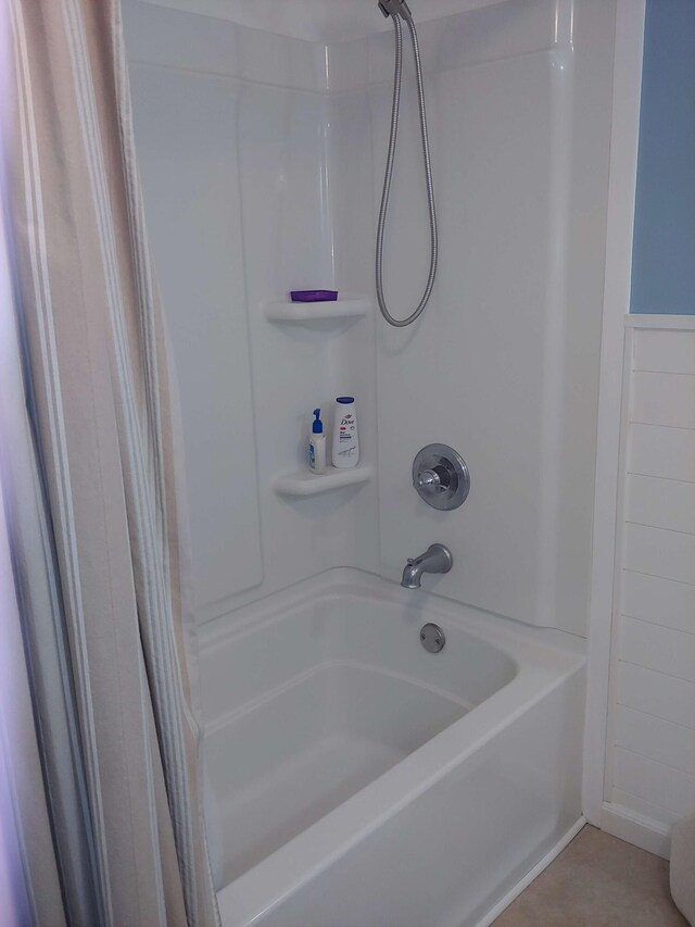 bathroom featuring shower / bath combo with shower curtain