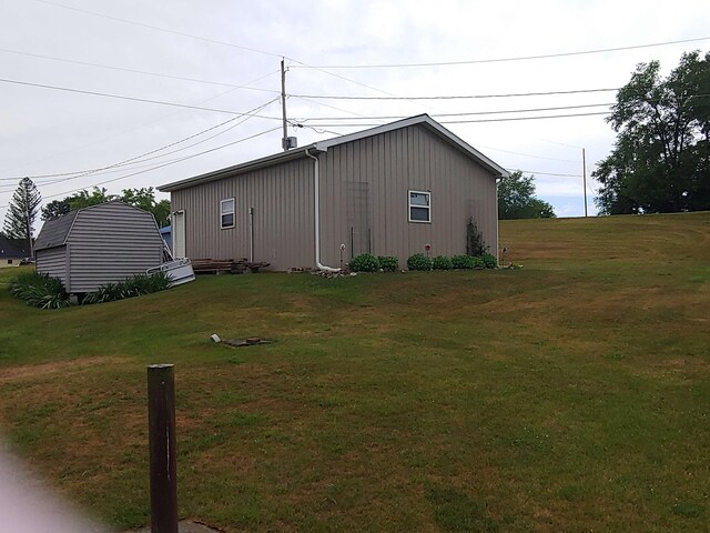 view of outbuilding