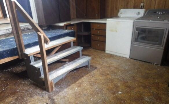 laundry room featuring laundry area and washing machine and clothes dryer