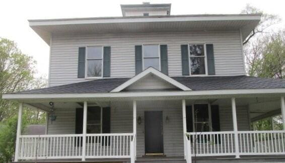 408 W Burr Oak St, Centreville, MI 49032 - country-style home featuring covered porch and a shingled roof