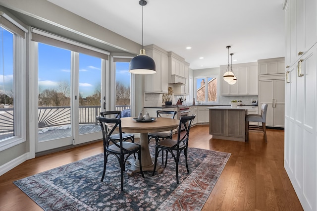 dining space featuring dark wood-type flooring, recessed lighting, and baseboards