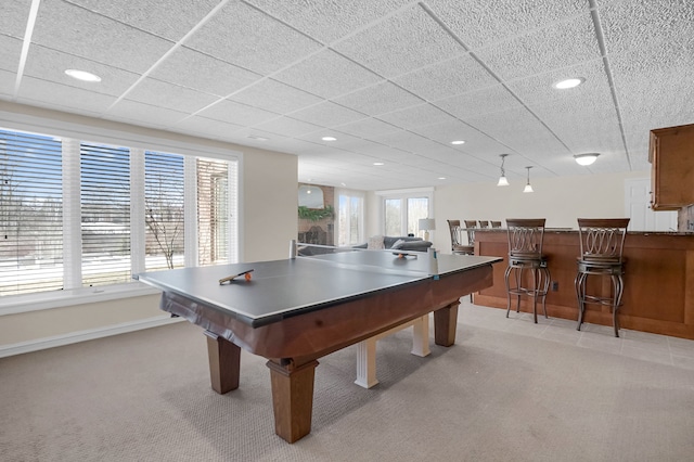 playroom with light carpet, a bar, baseboards, and recessed lighting