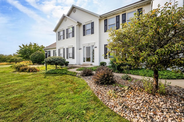 view of front of home featuring a front yard