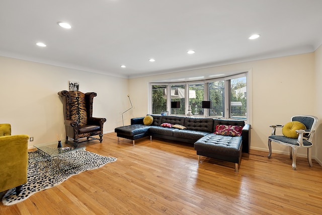 living room featuring recessed lighting, light wood-style flooring, and baseboards