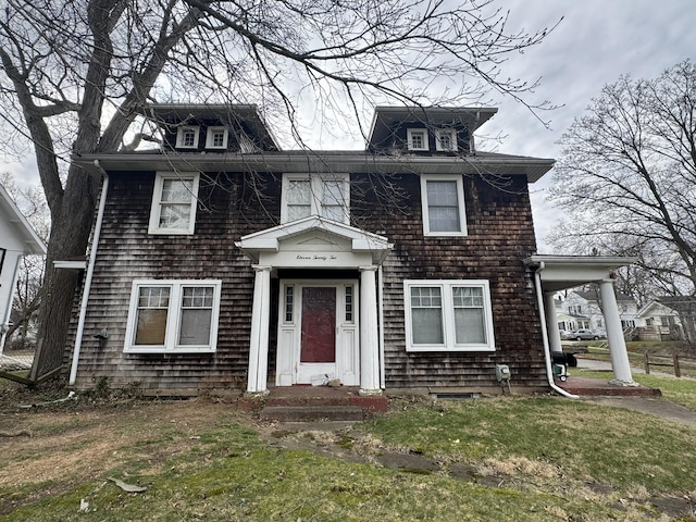 view of front of house with a front lawn