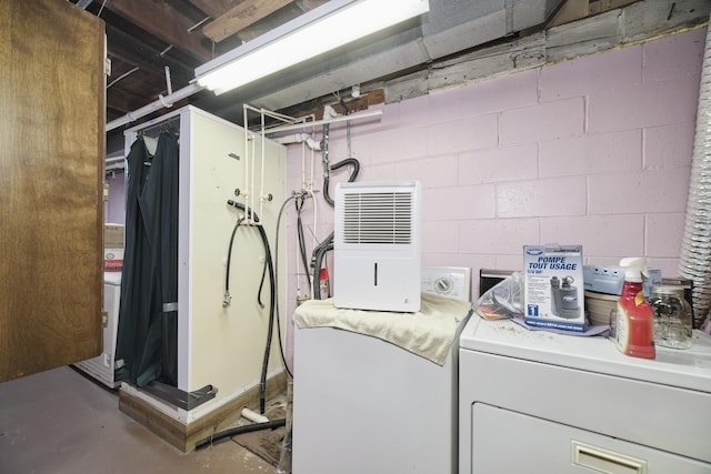 laundry room with laundry area and washer and clothes dryer