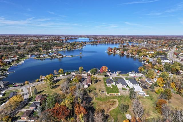 bird's eye view featuring a water view and a residential view