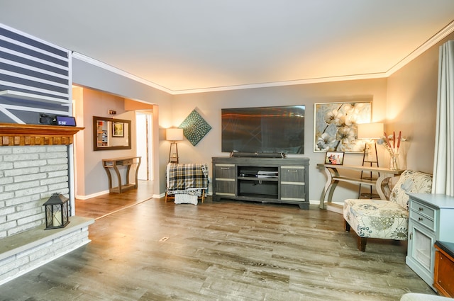 living room with crown molding, baseboards, and wood finished floors