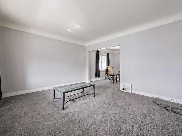 playroom with baseboards, visible vents, and carpet flooring