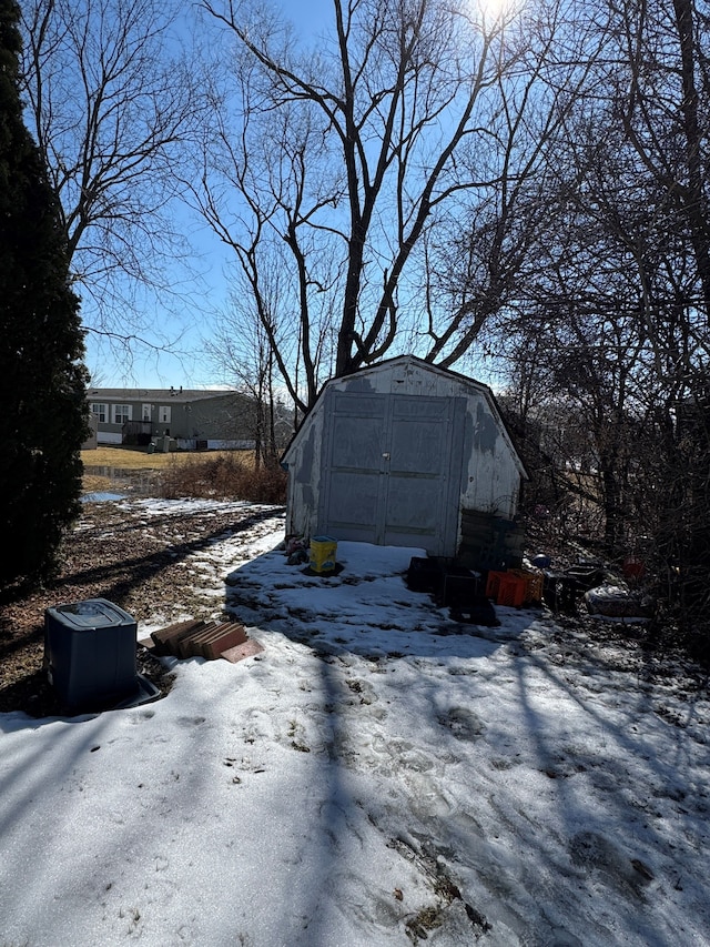 exterior space with an outbuilding and a storage unit