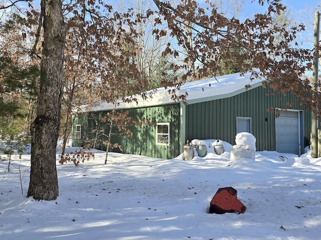 view of front facade with a detached garage, a pole building, and an outbuilding