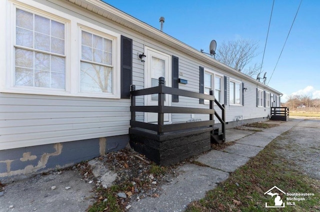 exterior space featuring crawl space