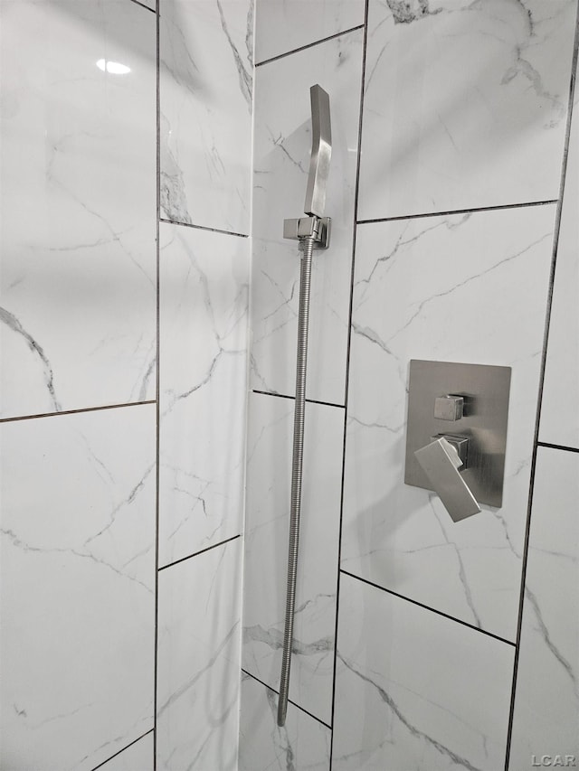 full bath with tiled shower