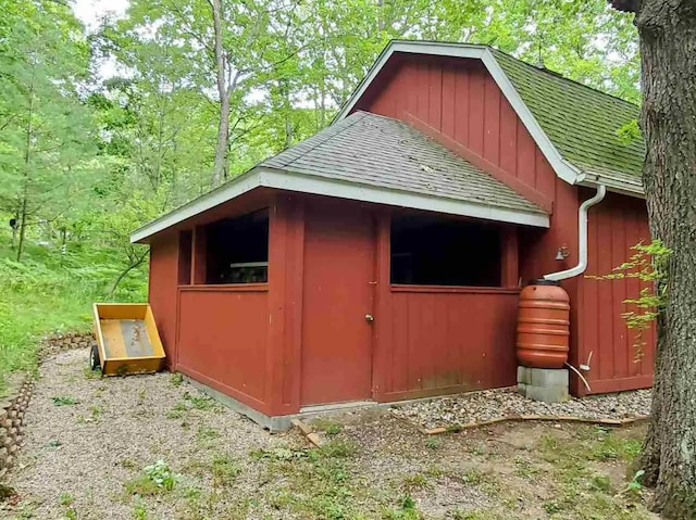 view of outbuilding