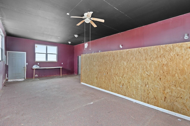 empty room featuring ceiling fan and baseboards