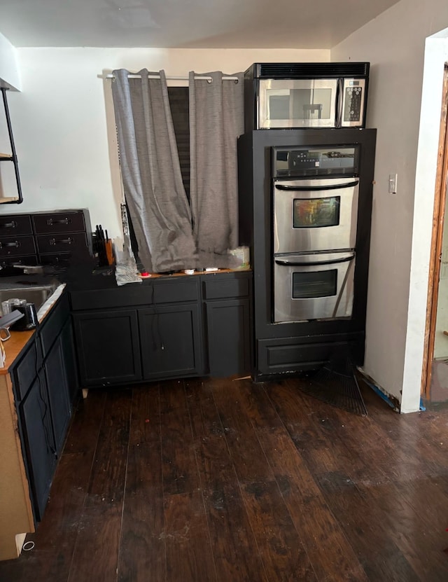 kitchen with dark wood-style floors, stainless steel appliances, and a sink