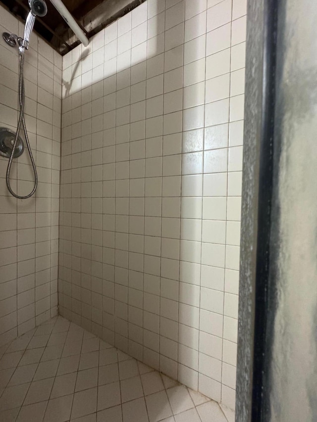 full bath featuring a tile shower