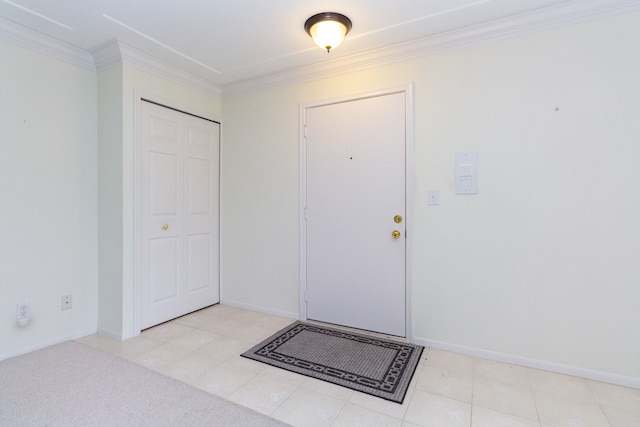 foyer entrance featuring light tile patterned floors, baseboards, and crown molding