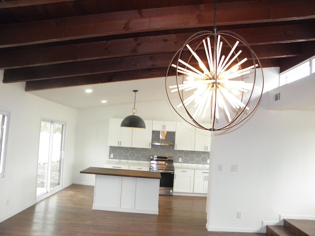 kitchen featuring stainless steel range with electric stovetop, under cabinet range hood, backsplash, and an inviting chandelier