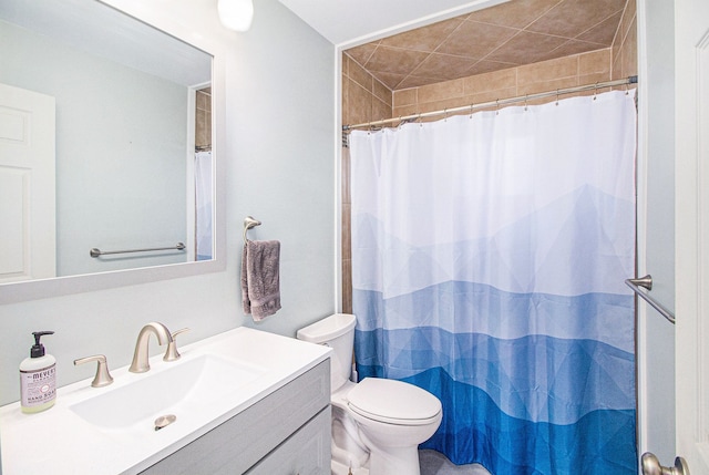 bathroom with a shower with curtain, vanity, and toilet