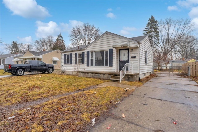 view of front of house featuring a front yard and fence