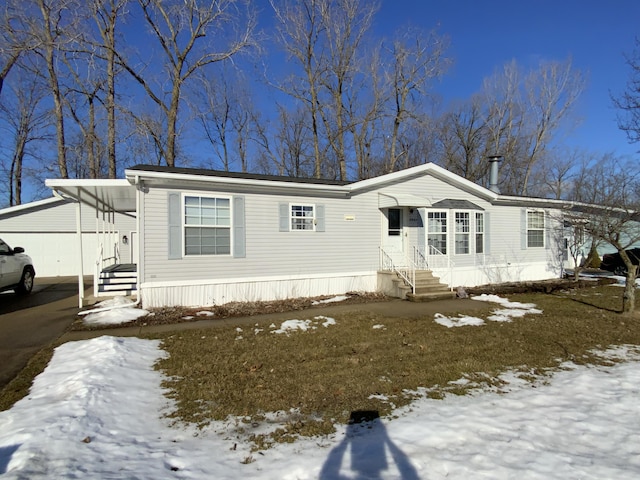 manufactured / mobile home with a garage