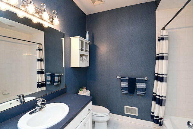 full bath featuring wallpapered walls, tile patterned flooring, and visible vents