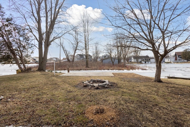 view of yard with a residential view