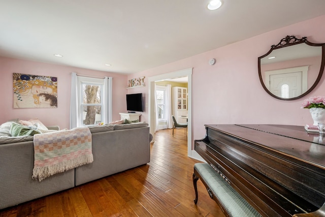 living area featuring recessed lighting and hardwood / wood-style flooring