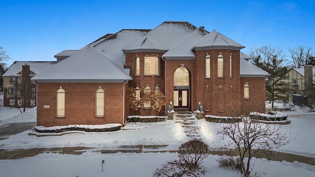 view of front facade featuring brick siding