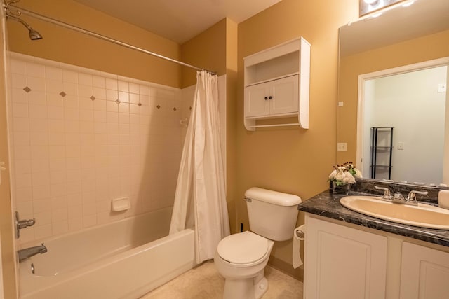 full bath featuring shower / tub combo with curtain, toilet, vanity, tile patterned flooring, and baseboards