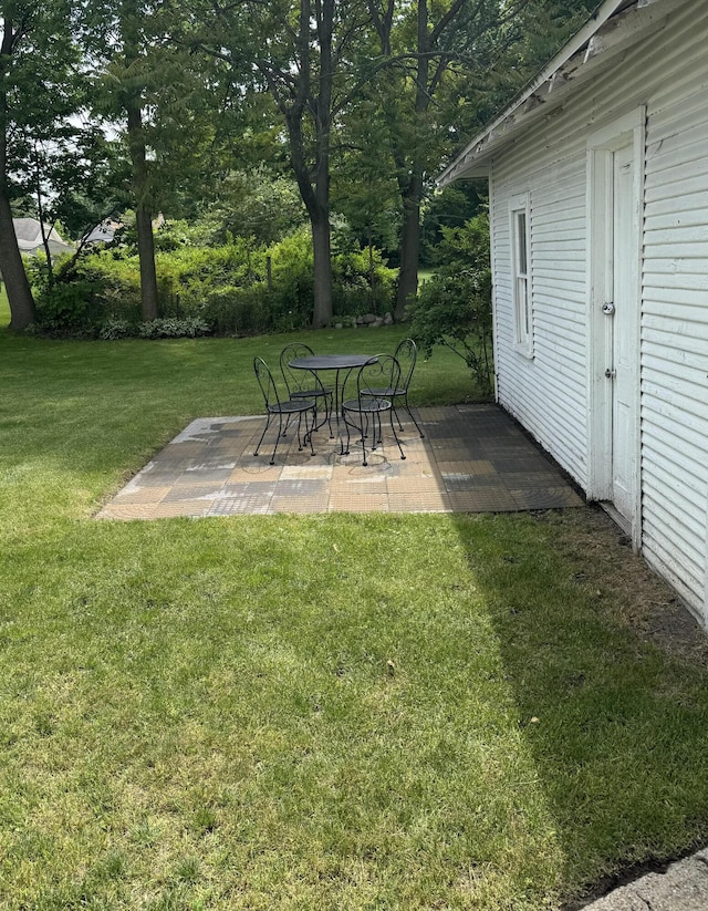 view of yard with a patio