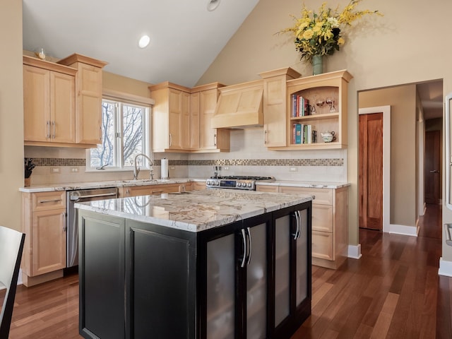 kitchen with a sink, light brown cabinets, custom range hood, stainless steel appliances, and dark wood-style flooring