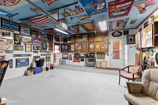 garage featuring freestanding refrigerator