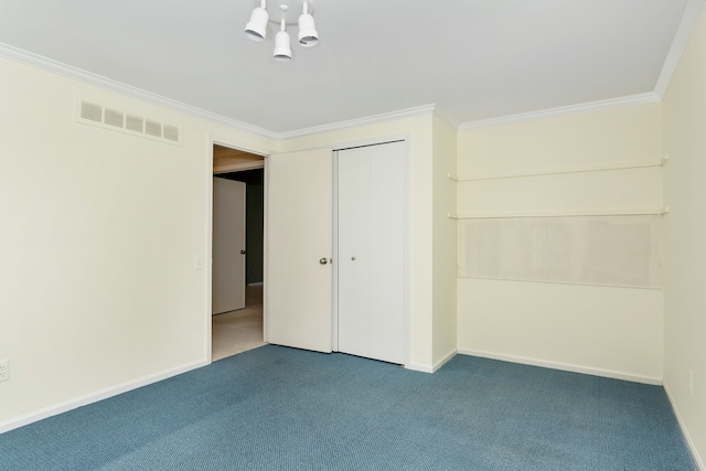 unfurnished bedroom with carpet flooring, baseboards, visible vents, a closet, and ornamental molding