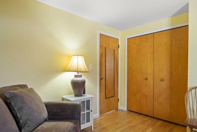 sitting room featuring light wood-style floors and baseboards