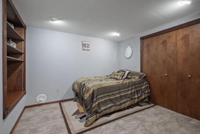 bedroom with baseboards and a closet