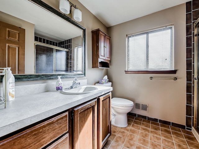 full bathroom featuring visible vents, a healthy amount of sunlight, vanity, and tile patterned floors