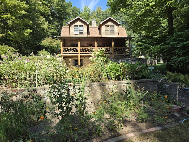 view of front of property featuring a shingled roof