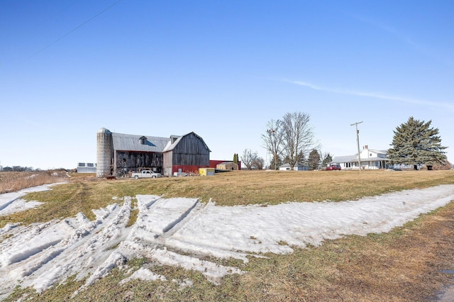 view of yard featuring a barn and an outdoor structure