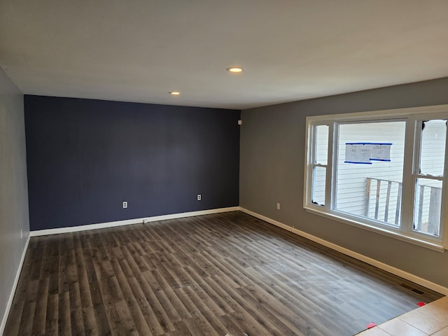 unfurnished room featuring dark wood-style floors, recessed lighting, and baseboards