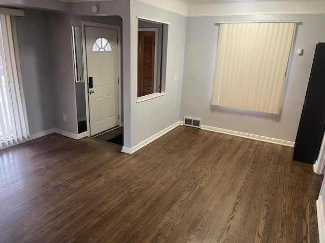 foyer featuring dark wood-style flooring, visible vents, and baseboards